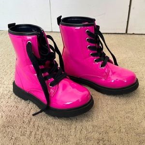 Adorable UNIQUE Fuchsia lace combat boots size 10 girl hot pink